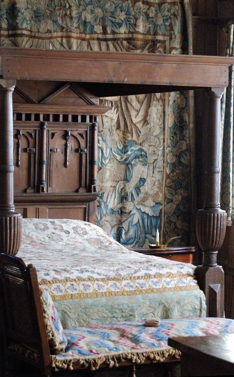 Medieval Bedroom, Castle Bedroom, Historical Interior, Medieval Decor, Castles Interior, Medieval Houses, Home Good, Home Decor Bedroom, Interior Design Bedroom