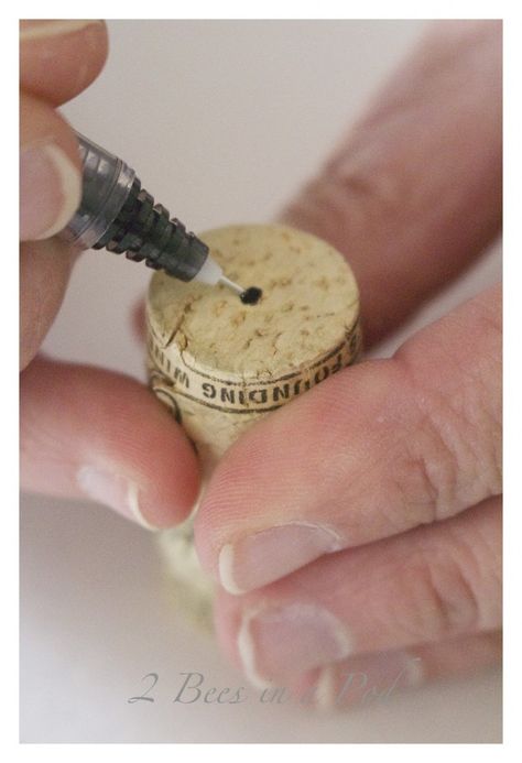 DIY Wine Bottle Stopper - 2 Bees in a Pod Wine Stopper Diy, Wine Corker, Wine Cork Board, Diy Wine Bottle, Wine Bottle Wall, Wine Cork Projects, Wine Bottle Corks, Homemade Wine, Wine Craft