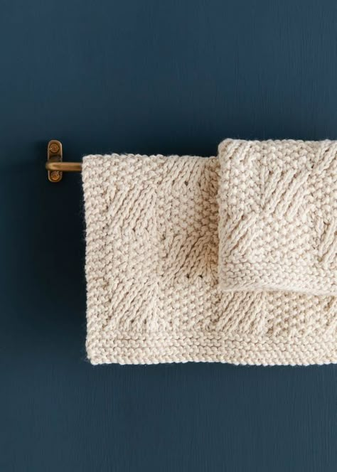 Hopscotch Washcloth + Hand Towel - Purl Soho | Beautiful Yarn For Beautiful Knitting Knit Kitchen Towel Pattern, Textured Knitting, Twist Tutorial, Knitted Washcloth Patterns, Dishcloth Patterns Free, Knitted Washcloths, Dishcloth Knitting Patterns, Washcloth Pattern, Knit Dishcloth