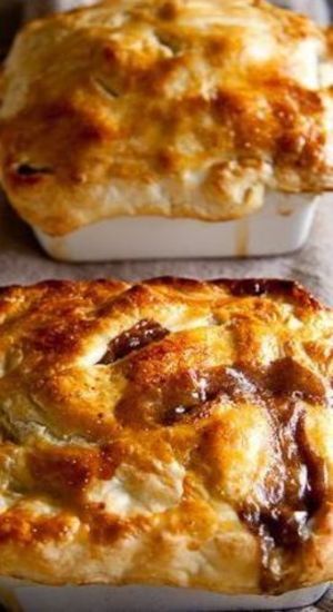 Steak Pot Pie Recipe, Individual Steak Pies, Steak Pies, Beef Bourguignon Pot Pie, Mushroom Pot Pie, Savoury Pie Recipes, Pot Pies, Beef Pot Pie, Steak And Mushroom Pie Recipes