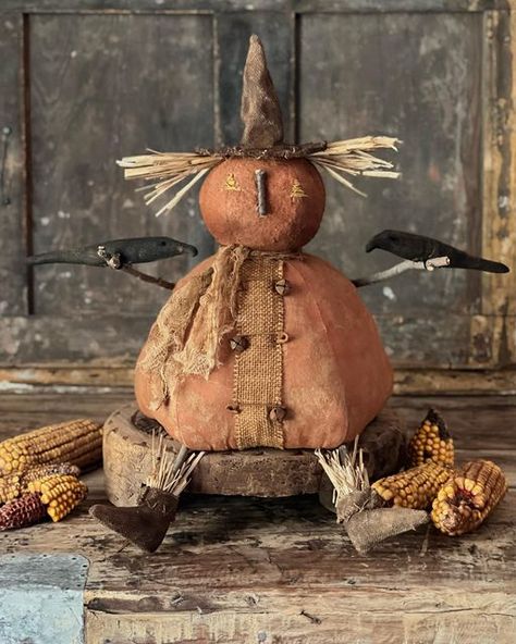 Primitive Pigs Folk Art, Primitive Fall Patterns, Primitive Scarecrows Handmade, Clay Pictures, Easy Primitive Crafts, Primitive Crafts To Make, Cloth Pumpkins, Primitive Fall Crafts, Primitive Scarecrows