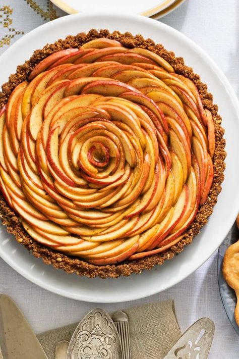 Pink Lady apples are the star of this eye-catching Apple Blossom Tart. To create this spiral design, arrange apples in an overlapping circular pattern and continue until you reach the center. Easy Thanksgiving Dessert Recipes, Pie Ideas, French Apple Tart, Apple Tart Recipe, Fun Thanksgiving Desserts, Apple Desserts Easy, Thanksgiving Desserts Easy, Apple Dessert Recipes, Thanksgiving Food Desserts