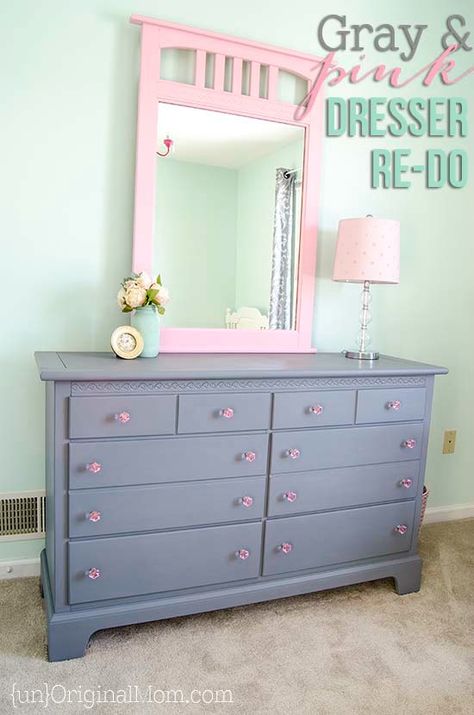 Beautiful thrifted dresser transformation with chalk paint.  Love the gray and pink color combination, and the pink acrylic knobs!  Great for a little girl's room. Pink Dresser Makeover, Dresser Transformation, Mirror Dresser, Muebles Shabby Chic, Girl Dresser, Pink Dresser, Dressers Makeover, Beautiful Dresser, Painted Drawers