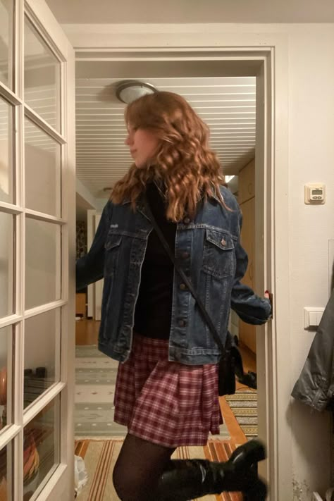 Fall Outfit With Denim Jacket, Plaid Shirt Skirt Outfit, Denim Jacket Outfit With Dress, Plaid Skirt Aesthetic Outfit, Denim Jacket Outfit Skirt, Rory Gilmore Denim Jacket, Denim Jacket Outfit With Skirt, Fall Outfits Jean Skirt, Jean Jacket Styling