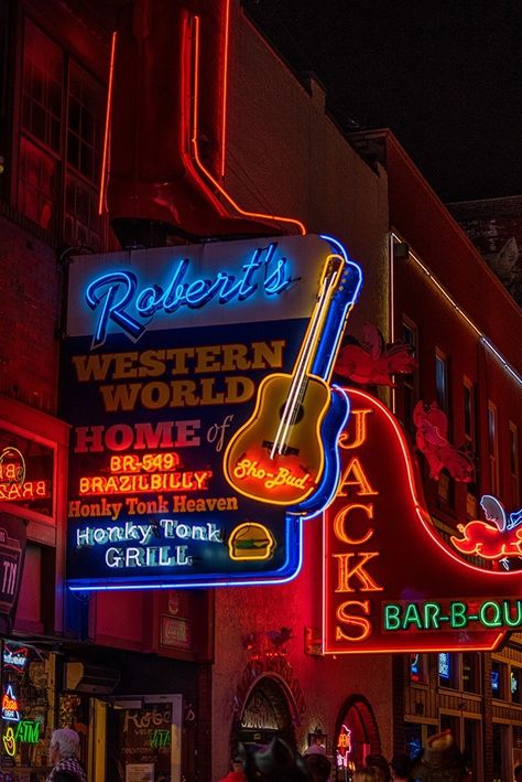 This historic strip has been a hub for entertainment and restaurants since the 1800s. It's still going strong today with numerous venues, including Tootsie’s Orchid Lounge, Robert's Western World and Wild Horse Saloon, where country greats like Willie Nelson and Waylon Jennings performed back in their day. You can also stop by one of the many sidewalk cafes or bars that line this famous street, then take a stroll over to nearby Printer’s Alley! 📸: Mana5280 Tennessee Attractions, Eclectic Restaurant, Southern Usa, Waylon Jennings, Downtown Nashville, Hidden Places, Honky Tonk, Western World, Luxury Card