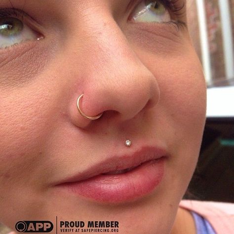 Medusa And Nose Piercing, Piercing Boca, Piercing Bouche, Philtrum Piercing, Industrial Piercing Jewelry, Piercing Conch, Nostril Piercing, Medusa Piercing, Ring Piercing