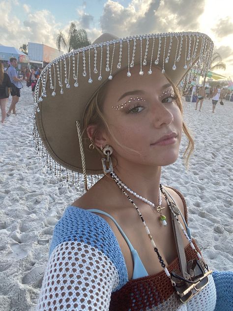 Diy rhinestone cowgirl hat 
Rhinestone makeup 
Festival fashion
Beach festival Hangout Festival, Rhinestone Makeup, Beach Festival, Vintage Flowers Wallpaper, Diy Rhinestone, Cowgirl Hats, Flower Wallpaper, Festival Fashion, Vintage Flowers