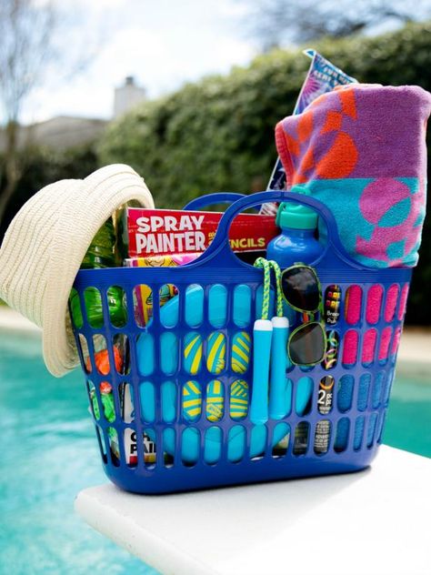 Pool Gift Ideas, Beach Easter Basket, Basket Themes, Arts And Craft Storage, Tricky Tray, Easter Basket Themes, Pallet Deck Diy, Raffle Basket Ideas, Pool Gifts