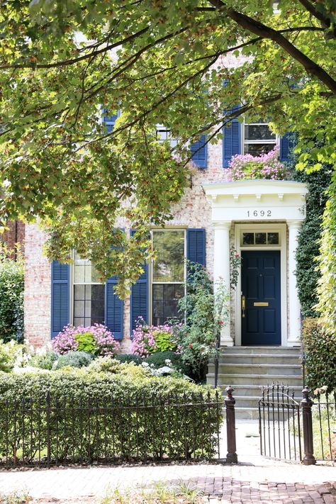 Georgetown Homes Interior Design, Georgetown Washington Dc Houses, Georgetown Dc Homes, Georgetown Houses, Georgetown Homes, Georgetown Aesthetic, Georgetown Townhouse, Dumbarton Oaks Garden, Dc Houses