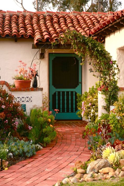 The Pinnacle of the Spanish Casa; Traditional Terracotta Tiles Style Hacienda, Mission Style Homes, Spanish Bungalow, Mediterranean Home Decor, Door Inspiration, Spanish Style Home, Casas Coloniales, Spanish Style Homes, Hacienda Style