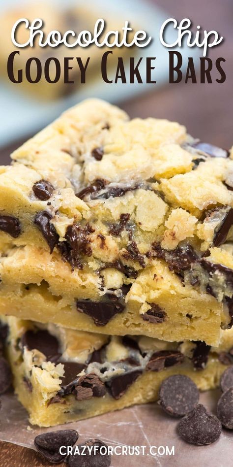 GOOEY Cake Mix Cookie Bars - Crazy for Crust Cake Mix Bars, Cake Mix Cookie, Cake Mix Cookie Bars, Gooey Cake, Cake Mix Desserts, Caramel Chocolate Chip Cookies, Gooey Cookies, Chocolate Chip Cake, Dessert Bar Recipe