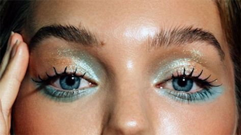 Light Blue Brown Eyeshadow, Seafoam Green Eye Makeup, Turquoise Makeup Aesthetic, Aqua Blue Eyeshadow, Blue Green Eye Makeup Looks, Colorful Eyeshadow For Blue Eyes, Aquamarine Eye Makeup, Green Eyes Blue Eyeshadow, Aquamarine Makeup Looks