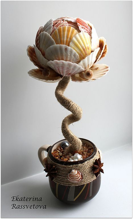 Sea Shells Diy, Paper Mache Projects, Painted Driftwood, Seashell Projects, Art Coquillage, Shells Diy, Shell Flowers, Dixie Belle Paint Company, How To Make Decorations