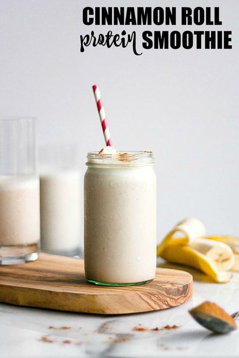 this cinnamon roll protein smoothie is a delicious post workout treat that'll satisfy your hunger and your tastebuds! | thealmondeater.com Protein Workout, Smoothie Protein, Cinnamon Smoothie, Week Meals, Apricot Smoothie, Energy Smoothies, Post Workout Smoothie, Workout Smoothies, Kale Smoothie