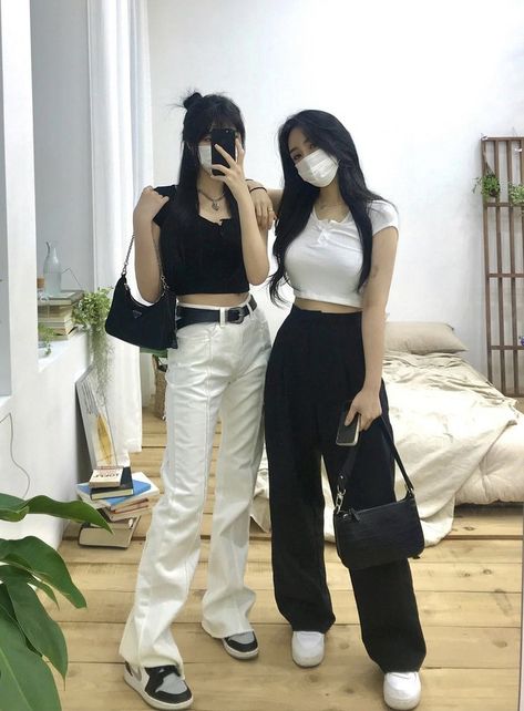 Twining Outfits, Instagram Ulzzang, Couple Outfits Matching, Bff Matching Outfits, Bestie Outfits, Matching Outfits Best Friend, Ny Outfits, Outing Outfit, Best Friend Outfits