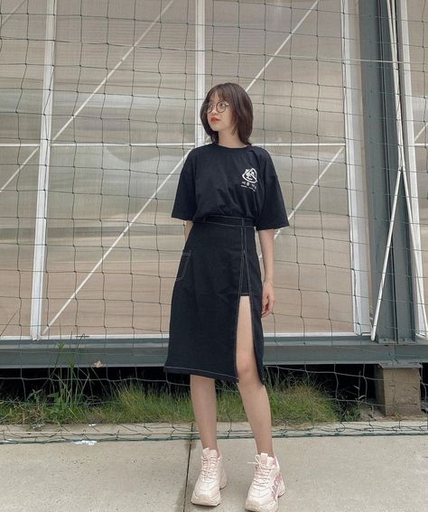 Long Skirt With Tshirt, Skirt With Tshirt, Womens Fasion, Simple Dance, Anime Inspired Outfits, Casual Day Outfits, Korean Girl Fashion, Tshirt Outfits, Modern Outfits