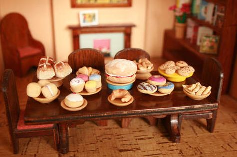 I don't know if I will ever go the doll house route again, I had 3 at one point, but this will adapt for the teddy bear house which I am planning at the moment. Kawaii Cafe, Salt Dough Recipe, Kitchen Post, Miniature Clay, Pretend Play Food, Hot Cross Buns, Dollhouse Food, Cross Buns, Food Out