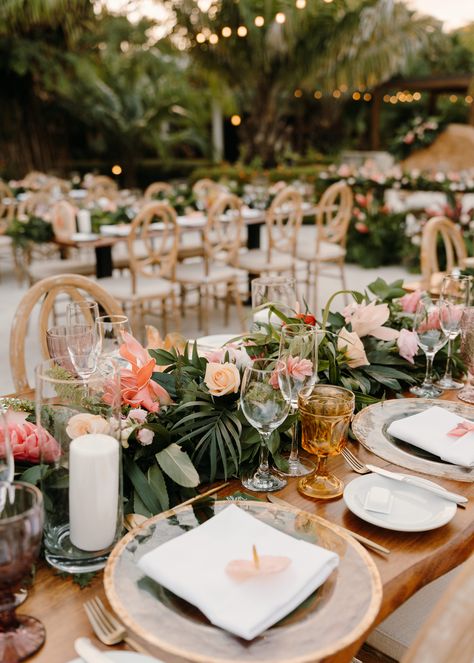 Tropical Flower Centrepiece, Mexico Wedding Reception Decor, Wedding Tropical Centerpieces, Tropical Boho Table Decor, Subtle Tropical Wedding, Tropical Inspired Wedding, Hawaii Wedding Centerpieces, Tropical Reception Decor, Hawaii Wedding Colors