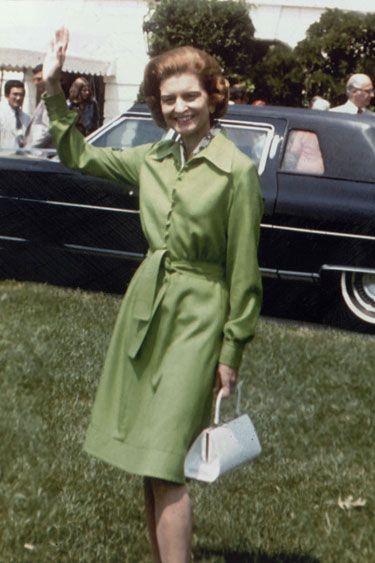 Betty Ford, First Lady Fashion - Most Stylish First Ladies - Harper's BAZAAR Us First Lady, American First Ladies, Betty Ford, First Ladies, Lady Bird Johnson, Carla Bruni, Fashion Articles, Ladies Gown, Women In History