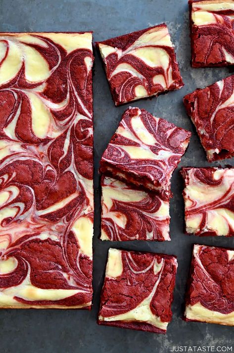 Red Velvet Cheesecake Brownies, Red Velvet Desserts, Velvet Brownies, Cheesecake Brownies Recipe, Red Velvet Recipes, Red Velvet Brownies, Cheese Brownies, Valentines Baking, Velvet Cheesecake