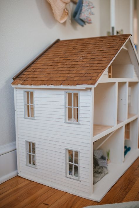 Dollhouse Makeover Upcycling, Wood Dollhouse Makeover, Redone Dollhouse, Doll House Exterior Ideas, Kidkraft Dollhouse Makeover, Ikea Dollhouse Makeover, Dollhouse Update, Dollhouse Exterior Ideas, Dollhouse Siding