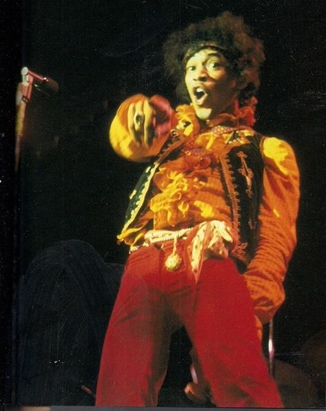 fenderlust: “ Jimi Hendrix , monterey Pop festival ‘67 ” Jimi Hendrix Monterey, Jimi Hendrix Live, Electric Ladyland, Monterey Pop Festival, Hey Joe, Jimi Hendrix Experience, 1960's Fashion, Mötley Crüe, Jim Morrison