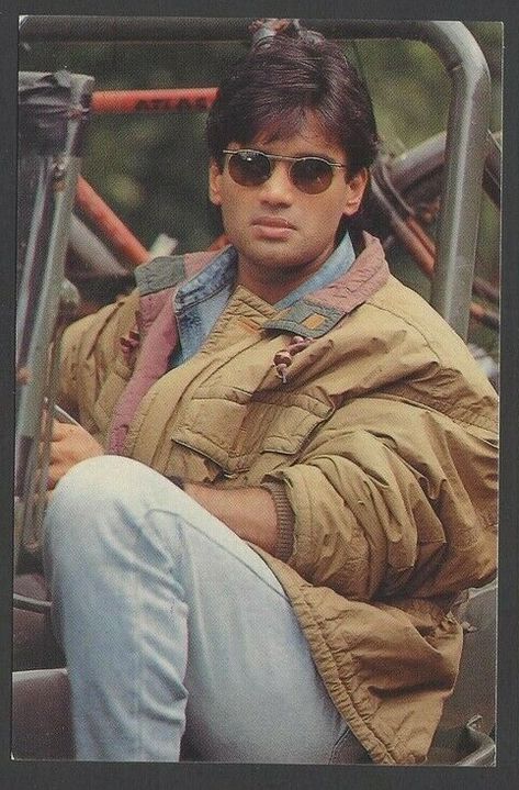 #BollywoodFlashback #rare #postcard #FlashbackFriday #muvyz #muvyz021221 Sunil Shetty Old Photos, Man Actor, Sunil Shetty, Suniel Shetty, Artis India, Indian Army Special Forces, Facebook Cover Photos Love, Roy Kapoor, Legend Stories