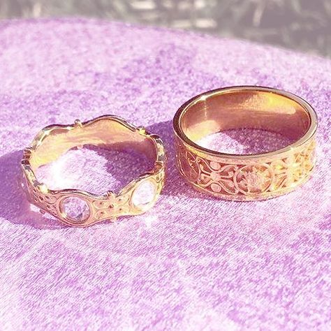 Wedding Rings Rapunzel, Repunzal Tangled Aesthetic Wedding, Tangled Rapunzel Ring, Rapunzel Themed Wedding Ring, Rapunzel Wedding Aesthetic, Tangled Aesthetic Wedding, Tangled Rings Engagement, Tangled Wedding Aesthetic, Repunzel Ring