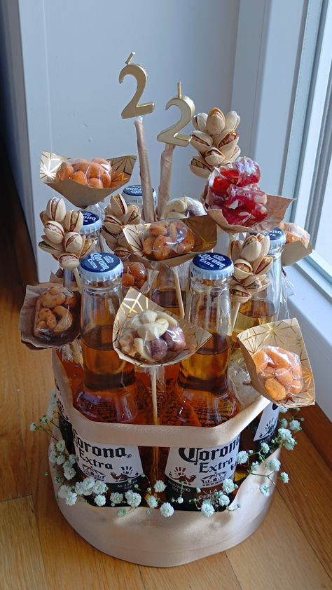 Perfect birthday present #beerbouquet #present #beercake #birthday #birthdaypresent #bouquet #cake #specialcake Beercake Birthday, Beer Bouquet, Bouquet Cake, Food Bouquet, Beer Cake, Special Cake, Birthday Food, Perfect Birthday, Birthday Present