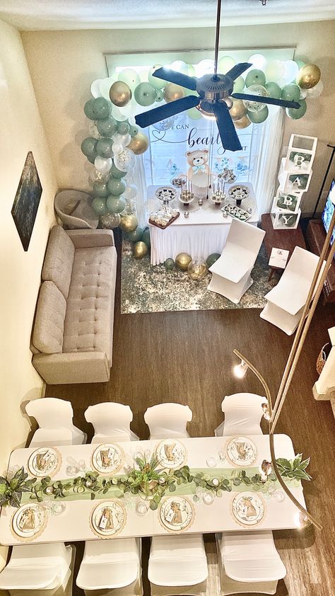 Baby Shower Parents Table, Apartment Baby Shower Ideas, Indoor Baby Shower Decor, Baby Shower Home Decor Ideas, Budget Baby Shower Decorations, At Home Baby Shower Ideas Decoration, Living Room Baby Shower Ideas, Home Baby Shower Ideas Decor, House Baby Shower Set Up