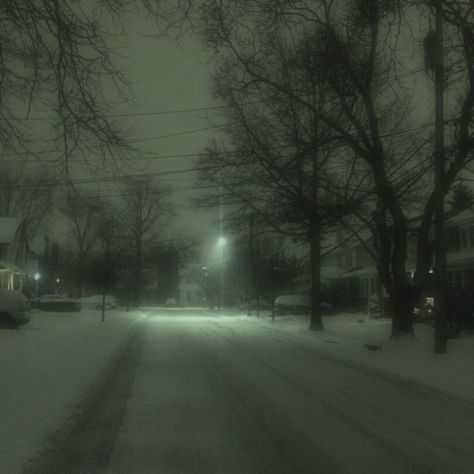 Dark Winter Aesthetic, Midwest Emo, Dark Landscape, Nostalgic Images, Dark Nature Aesthetic, Aesthetic Winter, Pretty Landscapes, Winter Scenery, Cinematic Photography