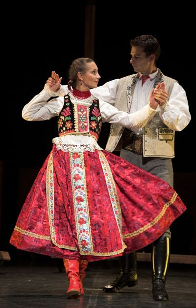 Tradition dance -Hungary -Csárdás! Hungarian Culture, Hungarian Dance, Hungarian Embroidery, Traditional Dance, Folk Dresses, Folk Dance, Budapest Hungary, Folk Costume, My Heritage