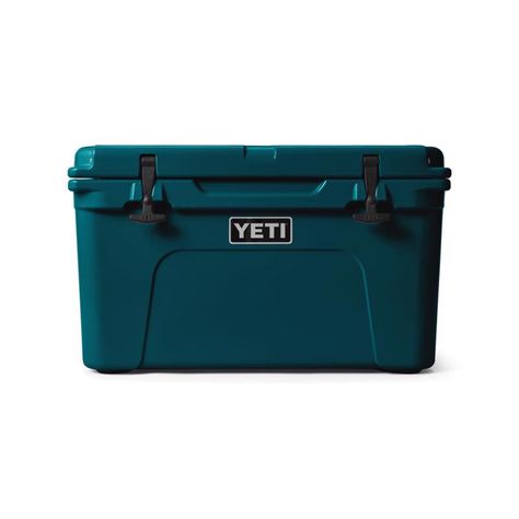 The YETI Tundra 45 combines versatility with durability with a capacity of up to 26 cans with a recommended 2:1 ice-to-contents ratio. Overnight Camp, Yeti Tundra, Cooler Food, Yeti Cooler, 4 Person Tent, Safety And First Aid, Wind Chill, Campfire Food, Camp Furniture