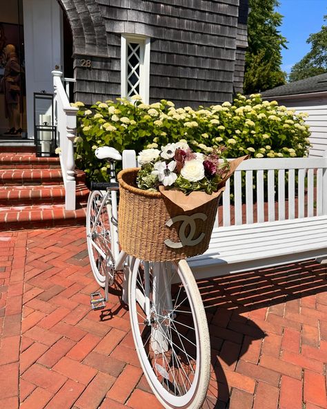 A little shopping in the Hamptons 🛍️🤍🐚 >>> swipe to see what I got!! 🌼🐞 My matching dress set is linked in my Amazon storefront (under ‘STYLE’) 🖤🤍 . . . #summer #hamptons #shopping #easthamptons #hamptonsstyle #vacation #summervibes East Hamptons Aesthetic, Hamptons Summer Aesthetic, Summer In The Hamptons Aesthetic, The Hamptons Aesthetic, Summer Hamptons, Hamptons Lifestyle, Hamptons Aesthetic, Shea Mcgee, Peach Recipes