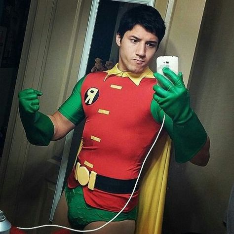 Robin Gay Halloween Costumes, Gay Costume, Robin Costume, Robin Cosplay, Superhero Cosplay, Dc Cosplay, Male Cosplay, Hero Costumes, The Batman