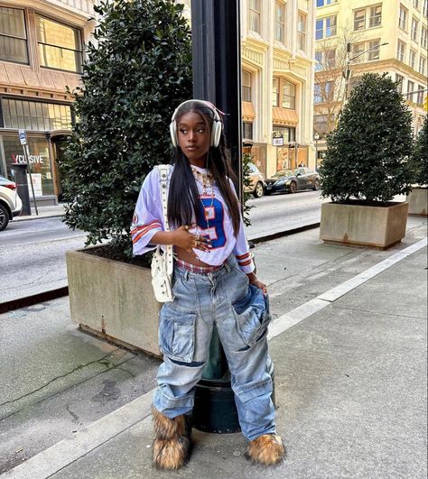 Shirts Baggy, Hiphop Girl, Streetwear Baggy Jeans, Feminine Streetwear, Outfit Info, Amazon Bag, Shoes Amazon, Street Style Outfits Casual, Mode Rose