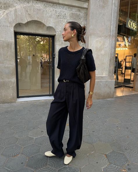 BLANCA ARIMANY | Paseando con @lucas_prada_ 🍦with matching outfit ahaah Who copies whom? - #couples #fashion #barcelona #pinterestaesthetic… | Instagram Barcelona Outfits, Chica Chola, Spanish Outfits, Dinner Outfit Casual, Couples Fashion, European Street Style, Latina Outfits, Estilo Indie, Skandinavian Fashion