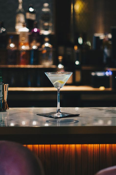 Botancials, whether they're in gin or vodka, are what help give the spirit its unique flavor. Discover what some of the popular ones are so you can be an expert at the next cocktail party. #cocktails #gin #botanicals #drinks Vesper Martini, Cocktail Pictures, Cocktail Images, Perfect Martini, Lemon Drop Martini, Cocktail Photography, Vodka Martini, Casino Royale, Martini Cocktail