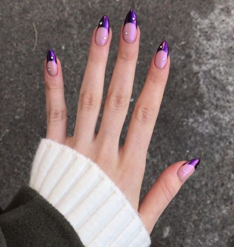 Purple And Chrome Nails, Purple Chrome Acrylic Nails, Purple Chrome French Tip Nails, Purple Nails Almond Shape, Purple Nails French Tip, Purple Nail Tips, Purple Chrome Nails Design, Chrome Purple Nails, Purple Nails Lavender