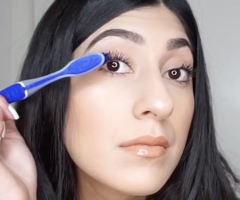 Vaseline Mascara, Diy Vaseline, Vaseline Eyelashes, How To Apply Blusher, Diy Mascara, Celebrity Beauty Secrets, So Confused, Mascara Tips, Best Mascara