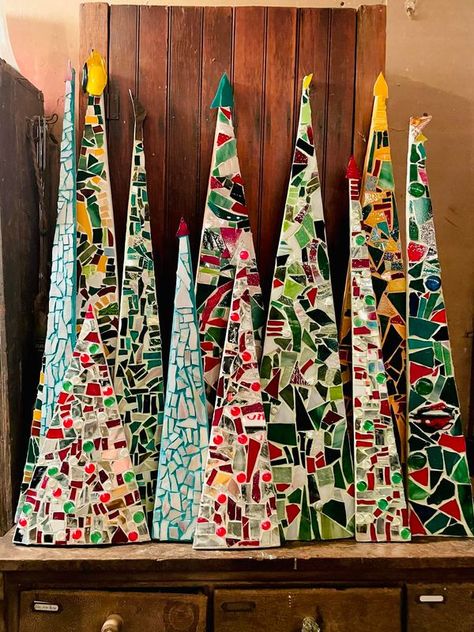 Mosaic Lovers | Christmas trees I made for our holiday open barn. | Facebook Mosaic Christmas Tree Ideas, Christmas Tree Mosaic, Mosaic Christmas Ideas, Mosaic Mirror Art, Christmas Mosaic Ideas, Mosaic Tree Art, Mosaic Designs Pattern, Mosaic Trees, Mosaic Christmas Tree