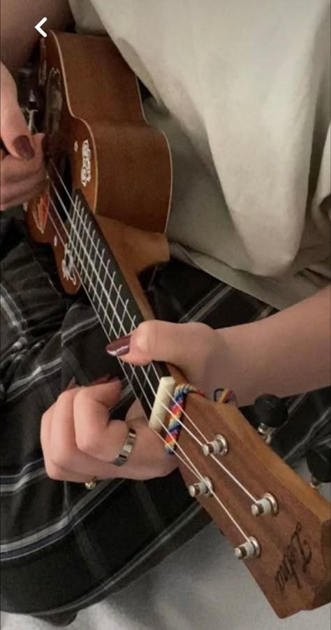 Ukelele Aesthetic Girl, Guitar Girl Aesthetic, Ukulele Aesthetic, Play Ukulele, Kings Of Leon, Ukelele, Music Aesthetic, Vision Board 2023, 2023 Vision Board