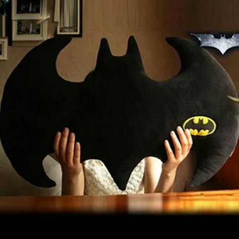 Batman logo shaped pillow Cartoon Batman, Batman Room, All Batmans, Batman Love, Batman Pillow, Dark Knight Rises, Logo Shapes, Sofa Seat, Im Batman