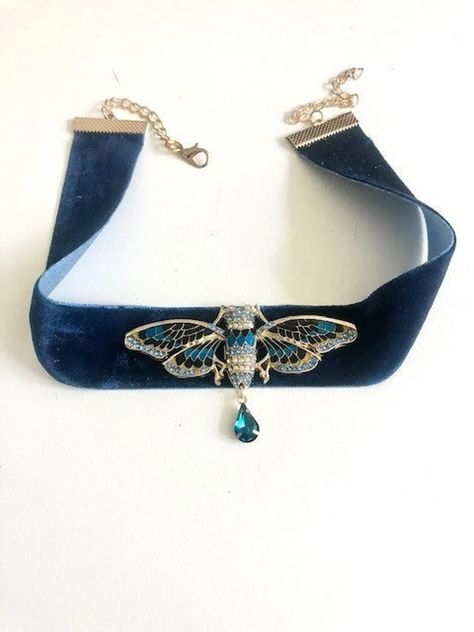 Necklace With Ribbon, Ribbon Necklace With Pendant, Blue Jewelry Aesthetic, Cicada Art, Cicada Necklace, Blue Velvet Ribbon, Velvet Accessories, Velvet Necklace, Jewelry Aesthetic