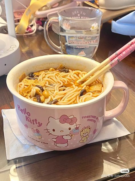 Pink Party Foods, Aesthetic Sanrio, Kitty Aesthetic, Soul Food Dinner, Kawaii Cooking, Hello Kitty Aesthetic, Hello Kitty Sanrio, Cute Snacks, Yummy Comfort Food