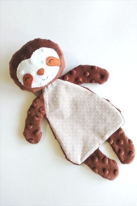 sewing toys patterns Lovey Sewing Pattern, Start Sewing, Lovey Pattern, Felt Owls, Cute Sewing Projects, Diy Bebe, Baby Sloth, Baby Sewing Projects, Lovey Blanket