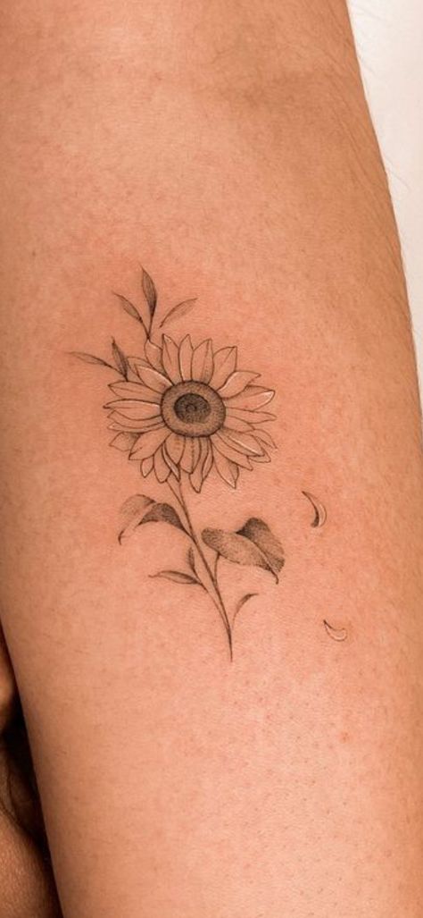 Negative Space Sunflower Tattoo, Line Art Sunflower Tattoo, Simple Sunflower Bouquet Tattoo, Sunflower Fineline Tattoo, Sunflower Vine Tattoo, Girasoles Tattoo, Fine Line Sunflower Tattoo, Sunflower Tattoo Meaning, Gardening Tattoo