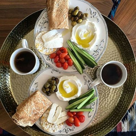 Arabic Breakfast, Lebanese Breakfast, Raspberry Muffin Recipes, Breakfast Around The World, Turkish Breakfast, Healthy Recipes Easy Snacks, Lebanese Recipes, Persian Food, Healthy Snacks Easy