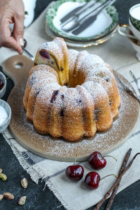 Pistachio Yogurt, Orange Zest Cake, Cherry Coffee Cake, Cherry Pistachio, Cake Paris, Ginger Cookie Recipes, What A Shame, Farmer Market, Paris Markets