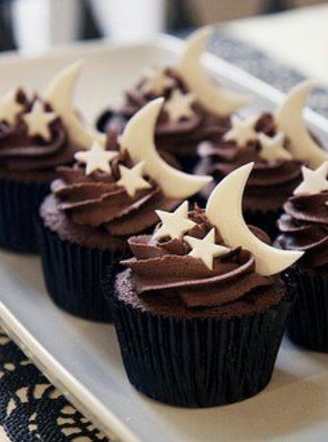 Cup cakes Eid Cupcakes, Star Cupcakes, Eid Food, Ramadan Recipes, Idul Fitri, Cup Cakes, Iftar, Cakes And More, Cupcake Cookies